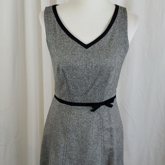 LOFT Dresses & Skirts - LOFT Gray V Neck Sleeveless Dress